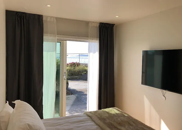 Апартаменты Haabakk On Sea Тау